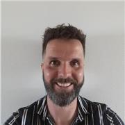 Traducteur de l'anglais vers le français (ma langue maternelle), je propose des cours d'anglais, tous niveaux confondus.